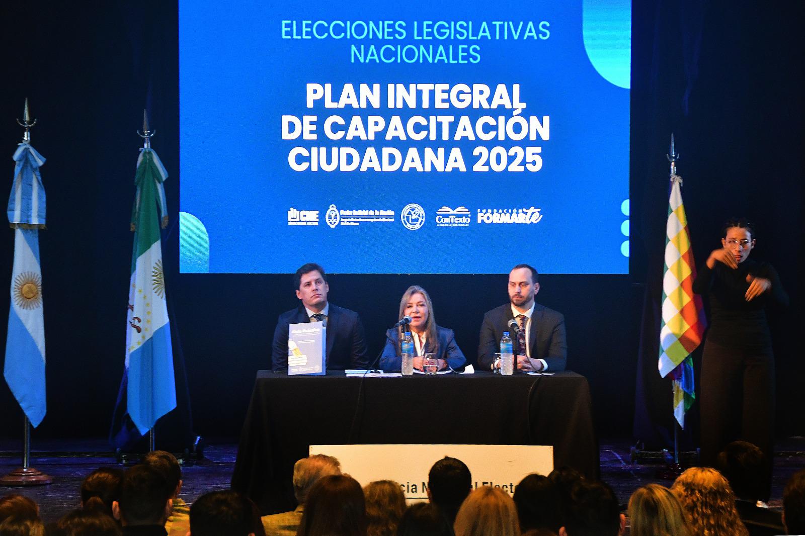 AUTORIDADES DEL GOBIERNO PROVINCIAL PARTICIPARON DE LA CAPACITACIÓN SOBRE EL USO DE LA BOLETA ÚNICA DE PAPEL.-