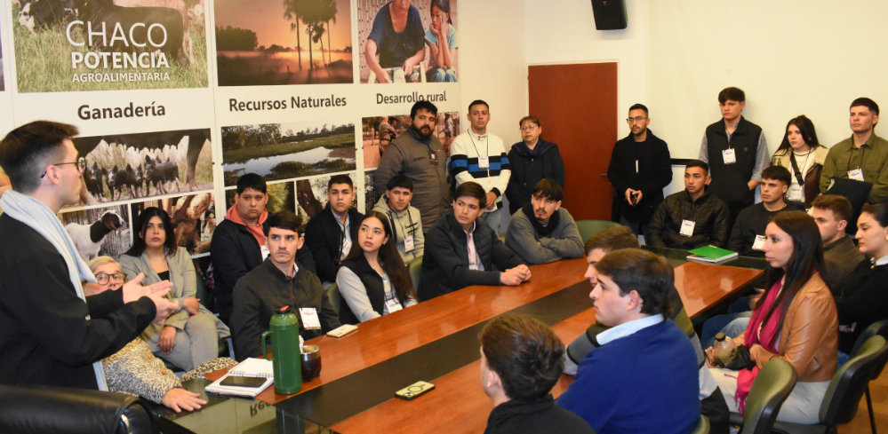 ESTUDIANTES DE ESCUELAS AGROPECUARIAS VISITARON ORGANISMOS CLAVES PARA FORTALECER SU FORMACIÓN.-