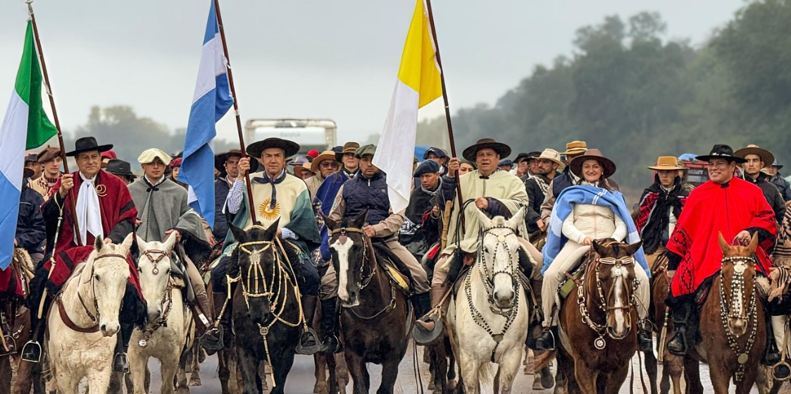 Finalizo otra edicion mas de la Cabalgata de la Fe en honor a San Pantaleon,Patrono de los enfermos en el Parque Provincial Pampa del Indio.
