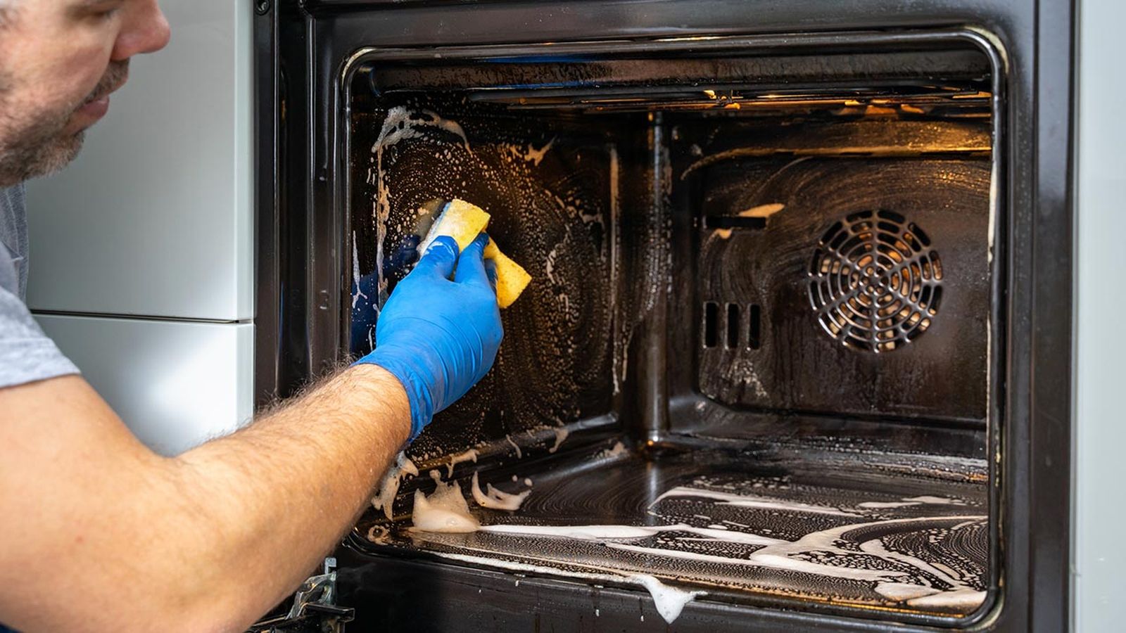 ¿riesgos de no limpiar el horno eléctrico regularmente? y como limpiarlos,los detalles-