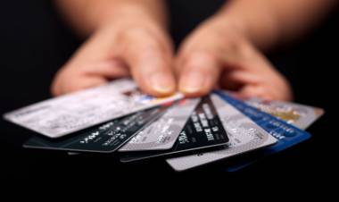 Tarjetas de crédito : aumenta fuerte la tasa de interés para la financiación de consumos mayores a 200 dólares