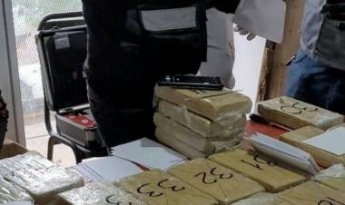 BARRANQUERAS : Golpe al narcotrafico en la ciudad portuaria,incautaron mas de 44 kg.de cocaina en un allanamiento ordenado por la justicia