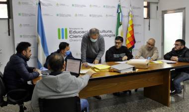 El gobierno licito obras de sustitucion y ampliacion de Escuelas Rurales en Miraflores,Castelli y Machagai