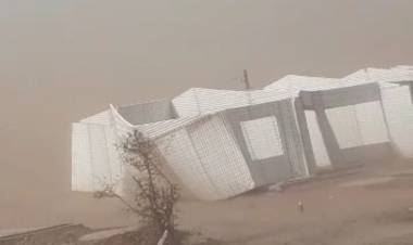 (video)  Cambio de clima en toda la provincia,en Taco Pozo los fuertes vientos se llevaron viviendas en construccion y proximas a entregar