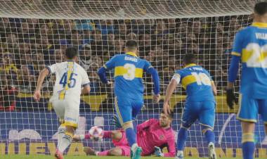 Penal atajado y respaldo rotundo de la Bombonera para Agustín Rossi,en el empate 0-0 con Rosario Central