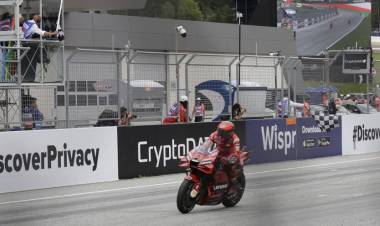MotoGP : Pecco Bagnaia logró su tercer triunfo al hilo y se prende en el campeonato