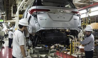 LO ULTIMO : Ahora se suma Toyota a Ford y suspenden su producción por la escasez de neumáticos
