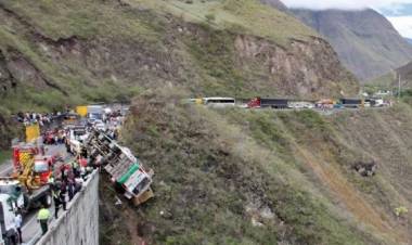 COLOMBIA : Veinte muertos y quince heridos al volcar un ómnibus que hacia el trayecto del Puerto de Tumaco y la ciudad de Cali,