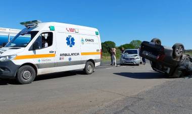 Fuerte choque en tre un auto y una camioneta en el acceso de Margarita Belen,dos pesonas lesionadas