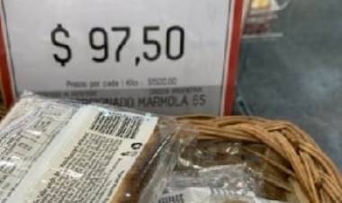 Se acercan las Fiestas y afirman que el pan dulce podría costar las mas barata desde los 2.000 pesos,algunos supermercados ya los venden por porciones