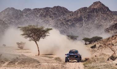 Arranco el Dakar 2023 con la primera etapa,mas de 600 km.el resumen del dia en la nota