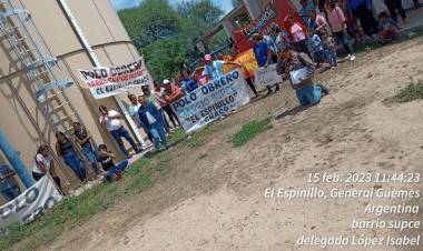EL ESPINILLO : Vecinos de Barrio y Parajes de la zona tomaron la planta de Sameep pidiendo agua 