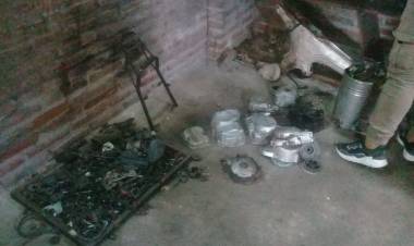 Villa Berthet : En dos allanamientos se incautaron marihuana y partes de motos robadas