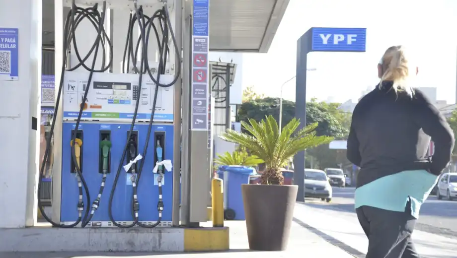 Ahora sigue YPF que aumento el precio de sus combustibles 3,8% en promedio a partir de esta medianoche