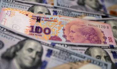 Casi sin reservas,el Banco Central hizo otra fuerte venta de divisas para que baje centavos el dólar blue,cerro en 469 