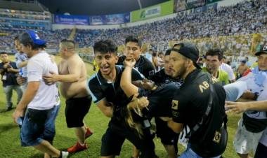 El Salvador : Tragedia,12 personas murieron por una estampida en un estadio de fútbol