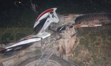 PAMPA DEL INFIERNO : Accidente entre una moto y un colectivo en la Ruta Nº 16,fallecio una mujer y un hombre herido en grave estado