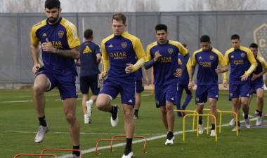 Boca  : Almirón le comunicó a cuatro futbolistas que no serán tenidos en cuenta