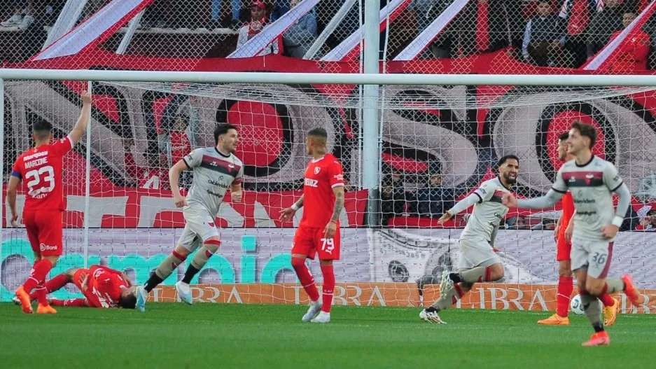 Colón le gano a Independiente una final por la permanencia en el inicio de la Copa de la Liga