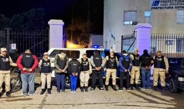 (video) CHACO : Cayo jefe narco que desde la carcel en Saenz Peña y por telefono manejaba una megabanda,incautaron dinero,droga,armas,autos y hay 8 detenidos en Goya.Corrientes