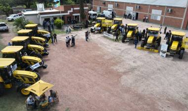 SAENZ PEÑA : En el Dia del Agricultor el gobierno entrego nuevos equipos a los Consorcios Camineros