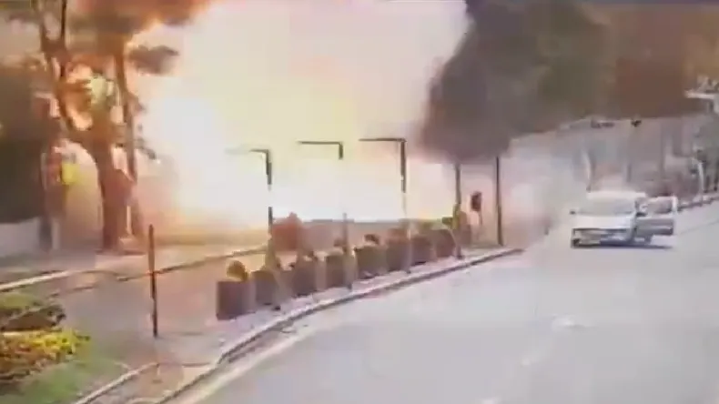 (video) TURQUIA : Hombre bomba,atentado donde mueren dos terroristas en Ankara contra el Ministerio del Interior 