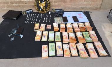 SAENZ PEÑA : Golpe al narmenudeo en el Barrio Gines Benitez,incautaron cocaina,dolares y mas de 2 millones de pesos,hay detenidos