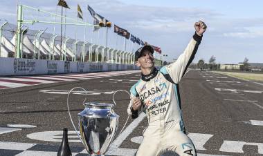 Leonel Pernía se consagra campeón de la clase 3 del Turismo Nacional de automovilismo,Muñoz Marchesi finalizo 19º la final