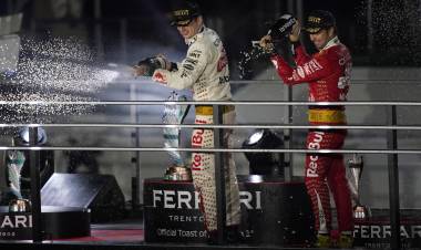 Verstappen alcanza las 18 victorias en el año en Las Vegas y Checo Pérez asegura el subcampeonato