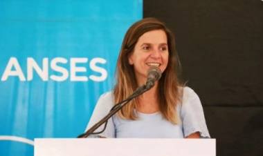 Huyen antes,la titular de ANSES Fernanda Raverta "la sonriente",renuncio dejando 83.000 sentencias judiciales impagas y la jubilación mínima más baja de la historia