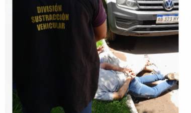 RESISTENCIA : Dos motochorros detenidos luego de robar un celular en la calle Arbo y Blanco