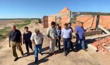 (video) El Gobernador Zdero acompañando a los productores afectados por el temporal en la Colonia El Cabure