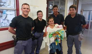 CHACO : Entro en trabajo de parto y policias del Comisaria 5ºayudaron a dar a luz a su bebe