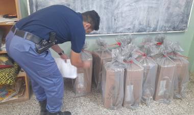 FONTANA : La policia del Chaco finalizo con la entrega de las urnas para la eleccion de Intendente mañana domingo 18 de febrero