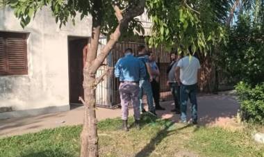 RESISTENCIA : Cinco hombres armados secuestraron a un hombre luego de romper la puerta del domicilio,la policia lo libero 5 horas despues en el Barrio Mariano Moreno