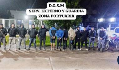 BARRANQUERAS : Operativo de prevencion de la Comisaria Segunda con varios detenidos,uno dentro de la Escuela Nº 626 de la Ciudad Portuaria