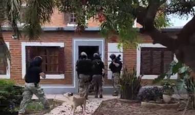 (video) adelanto de allanamientos en Pampa del Infierno y Castelli relacionado con estafas piramidal sistema Ponzi