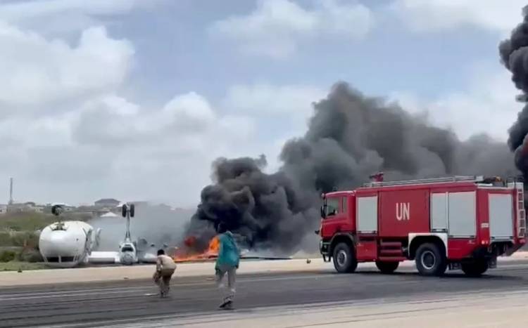 Un milagro : Avión aterrizó dado vuelta con 36 pasajeros y todos se salvaron