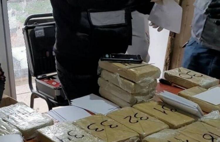 BARRANQUERAS : Golpe al narcotrafico en la ciudad portuaria,incautaron mas de 44 kg.de cocaina en un allanamiento ordenado por la justicia