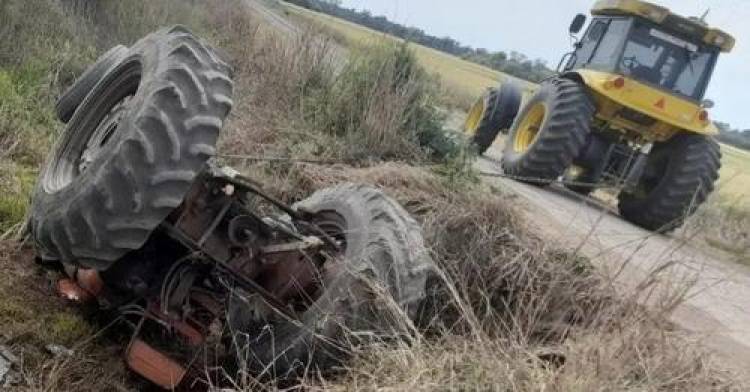 LAS BREÑAS : Un hombre fallecio aplastado por un tractor al volcar en una zanja en el Paraje El Triangulo