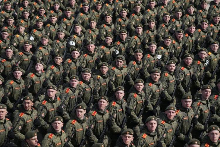 Rusia llamará a 300.000 reservistas para la guerra en Ucrania, dice el ministro de Defensa