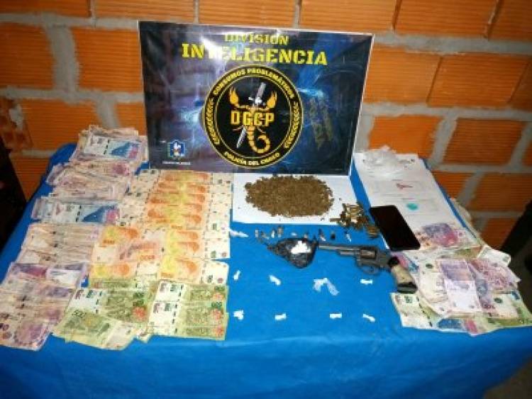 En Pto.Tirol y en Villa Itati,allanamientos de Drogas Peligrosas,incautaron cocaina,dinero,armas y marihuana