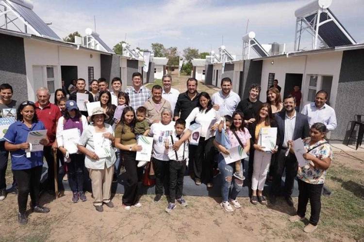 LAS GARCITAS : Se entregaron 20 nuevas viviendas en la localidad