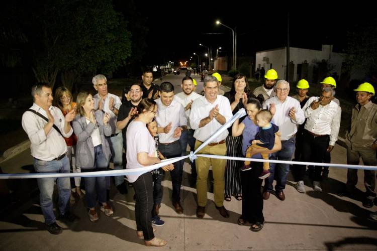 GENERAL PINEDO : Inauguraron las refacciones en el Hospital Isaac Waisman y 18 cuadras de pavimento
