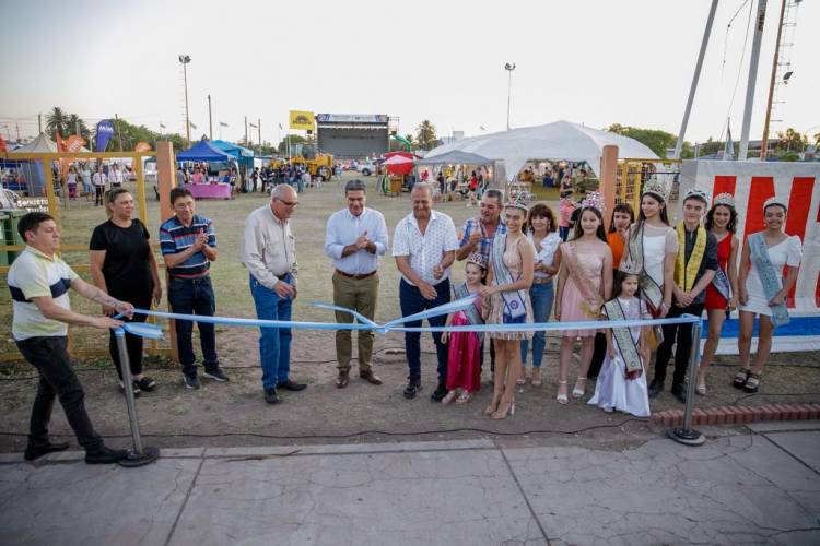 El gobierno dejo inauguradas 12 cuadras de pavimento en Villa Angela y la refaccion del registro civil de La Tigra  
