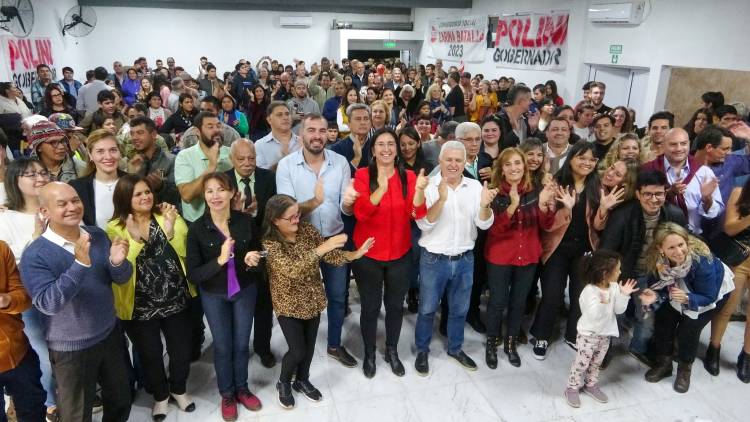 BARRANQUERAS : Juan Carlos Polini y Delfina Veirabe lanzaron la precandidatura de Karina Batalla a la Intendencia por la lista 663 "juntos por el cambio orden y trabajo"