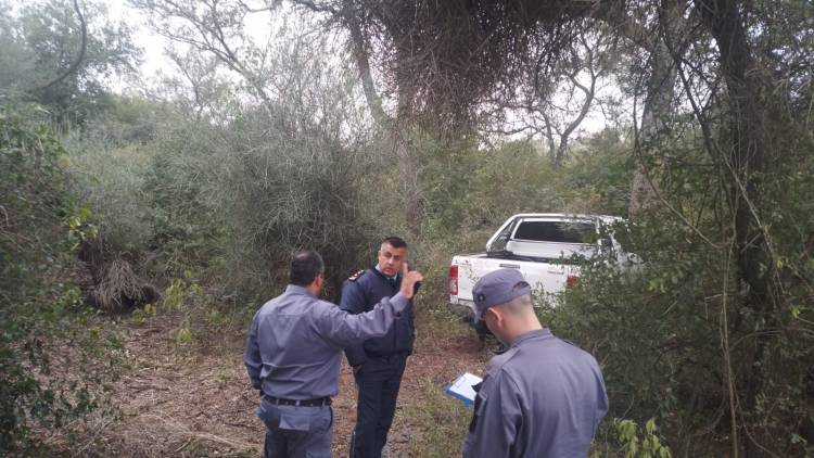 LAS BREÑAS : En el Paraje La Selva,la policia encontro la camioneta robada al exIntendente Roberto Pruncini  