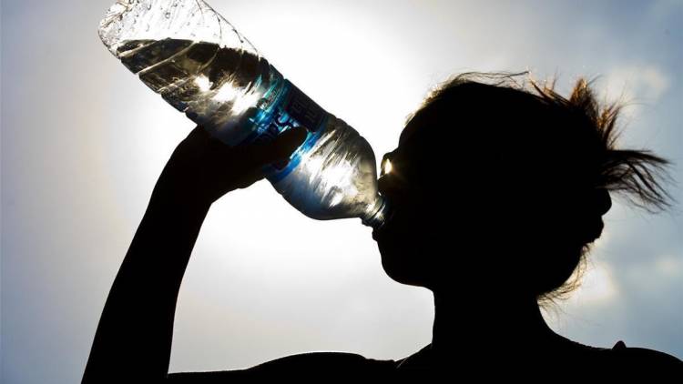 Salud  : cuántos litros de agua debemos tomar por día